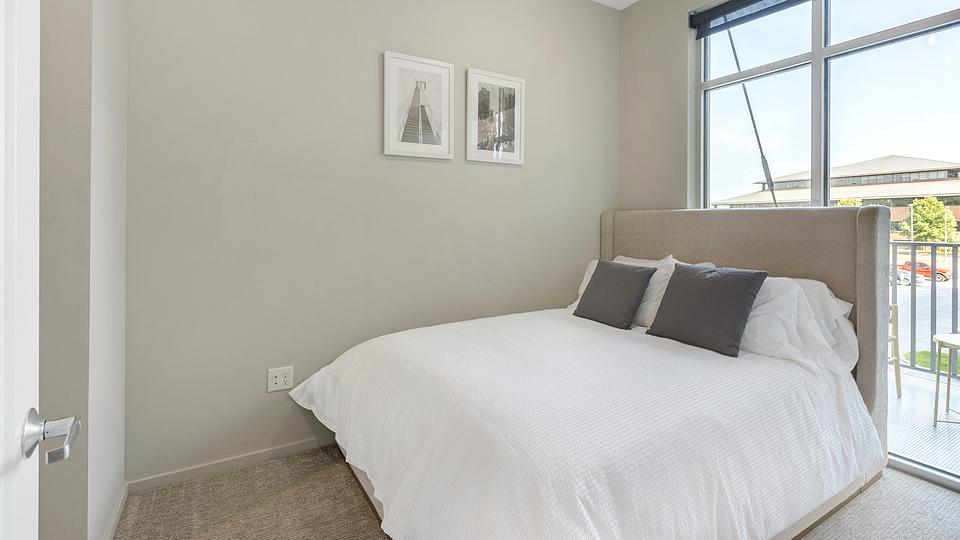 Rent The Breakers 235 in Omaha, NE Landing