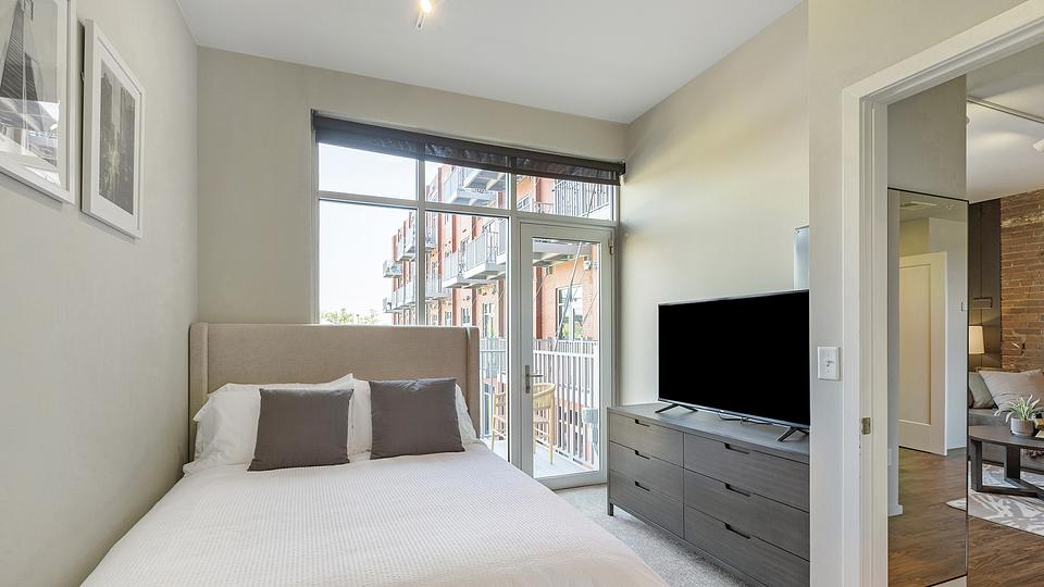 Rent The Breakers 235 in Omaha, NE Landing