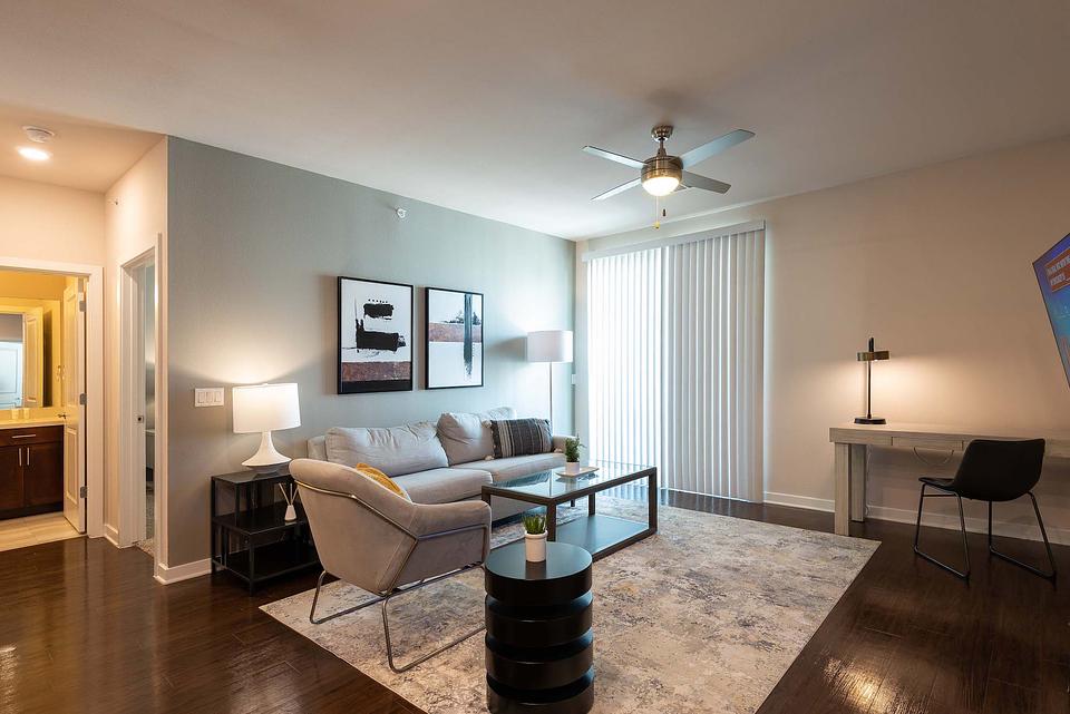 Rent DK Riata 5202 in Austin, TX Landing