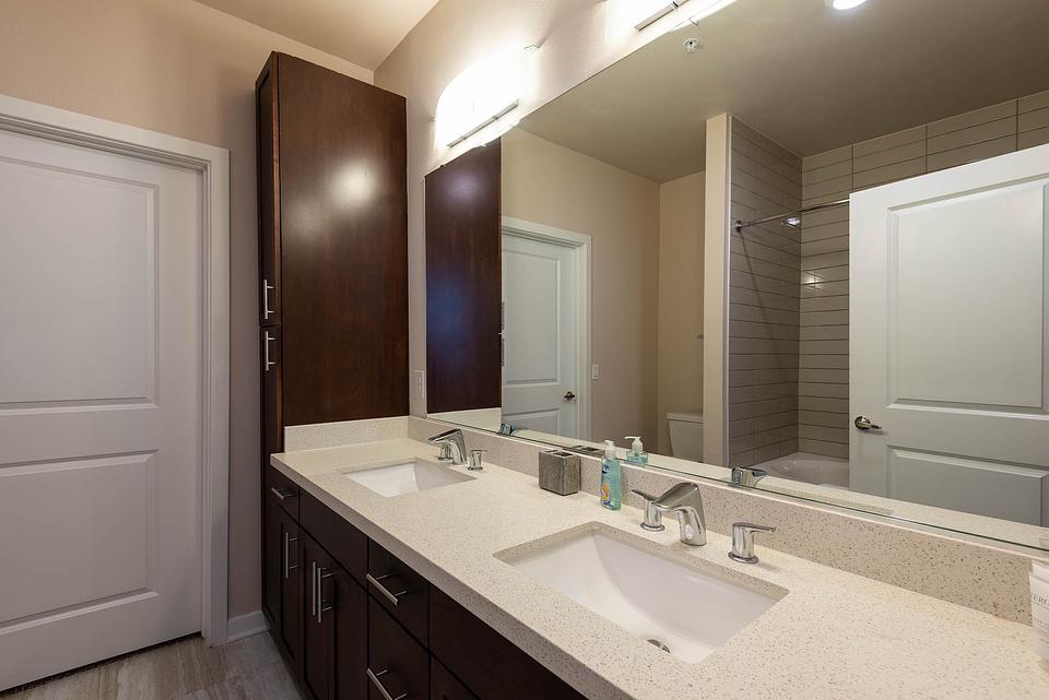 Rent DK Riata 5202 in Austin, TX Landing