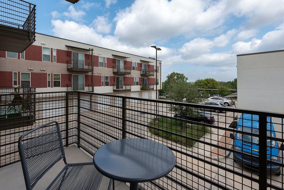 Rent DK Riata 5202 in Austin, TX Landing