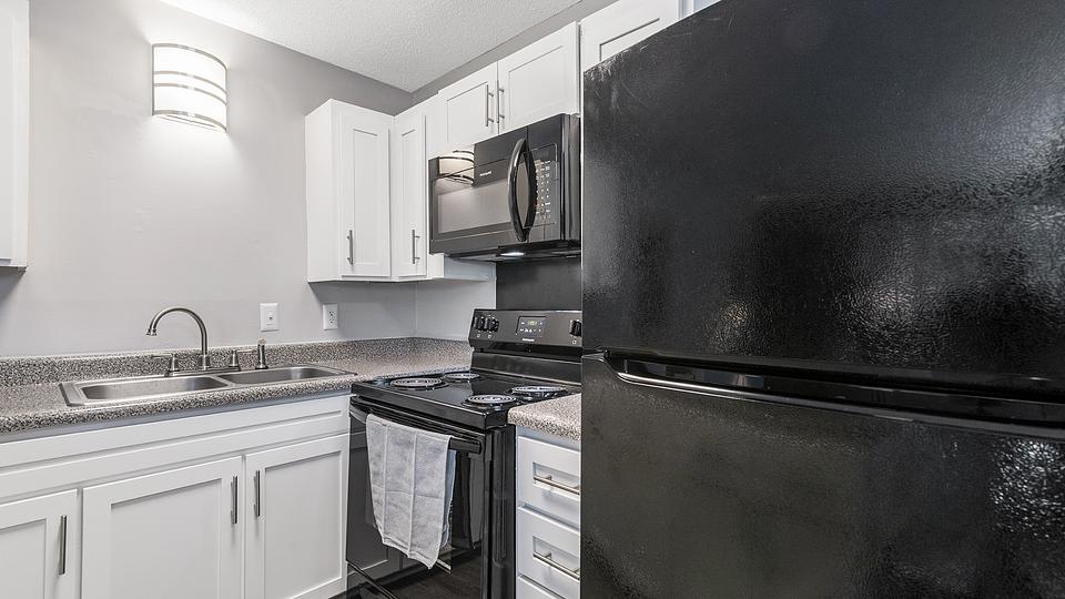 Rent Timbercreek Apartments 3A in Greensboro, NC Landing