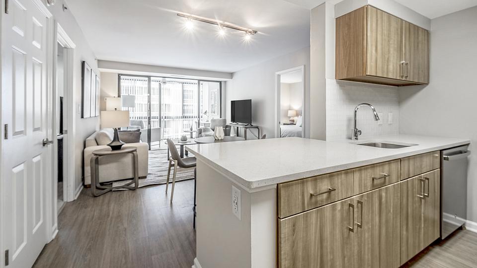 Rent Meridian at Braddock Station 01 0409 in Alexandria, VA Landing