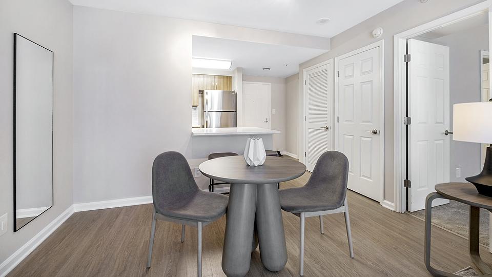 Rent Meridian at Braddock Station 01 0409 in Alexandria, VA Landing