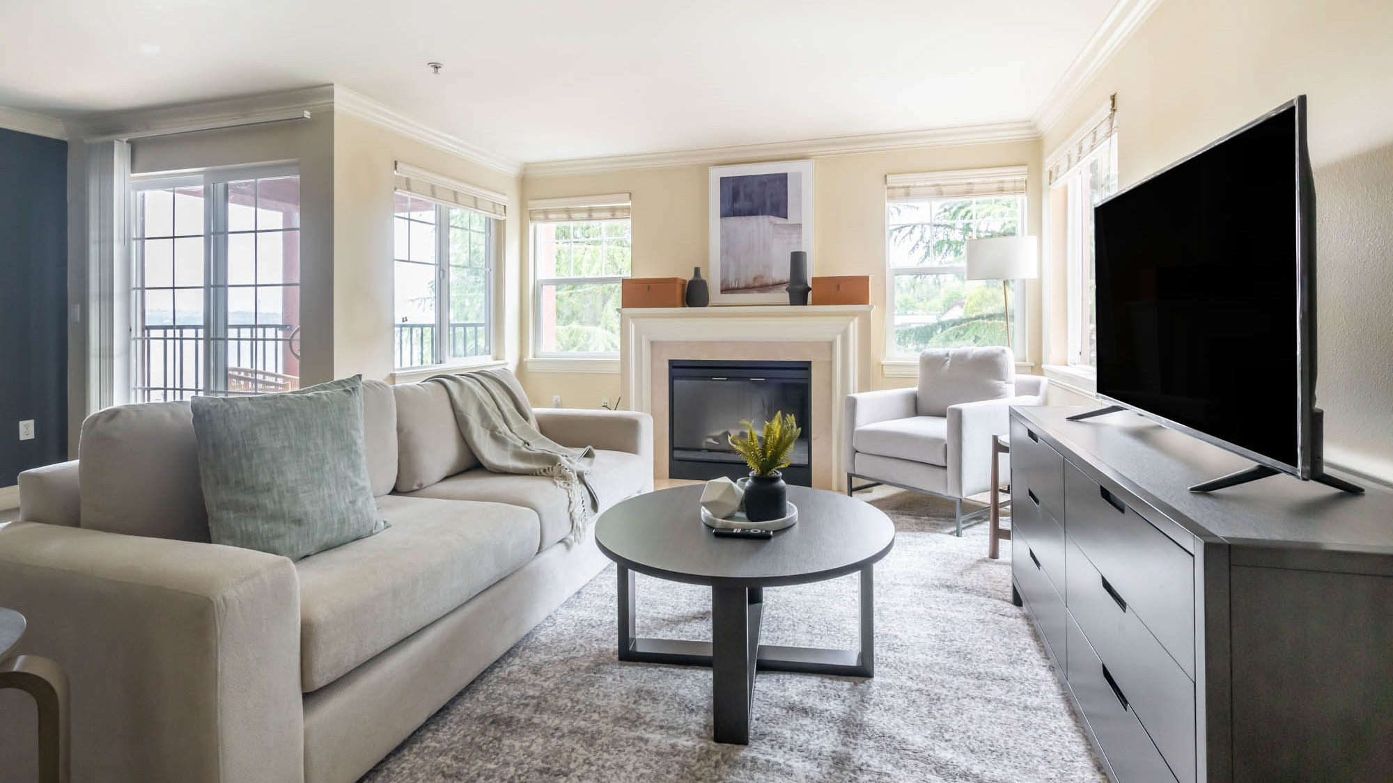 Rent Villaggio on Yarrow Bay 7209 in Kirkland, WA Landing