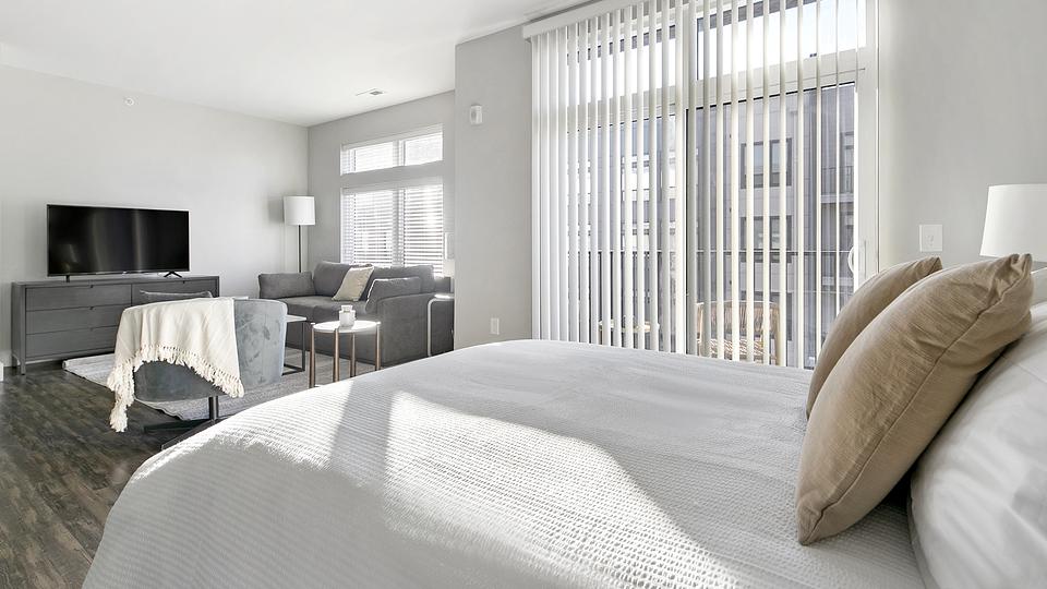 Rent The Red Apartments 02307 in Cincinnati, OH Landing