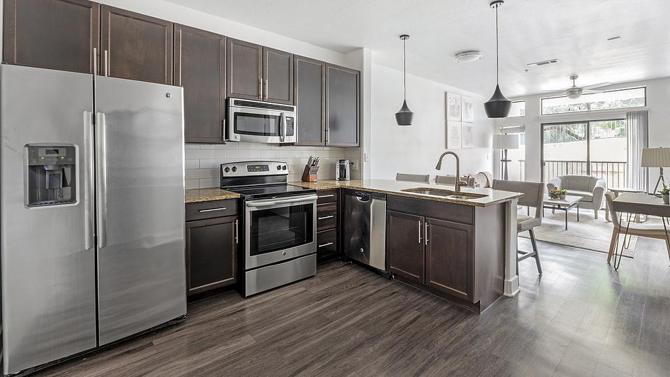 These photos are from another Landing in this building.