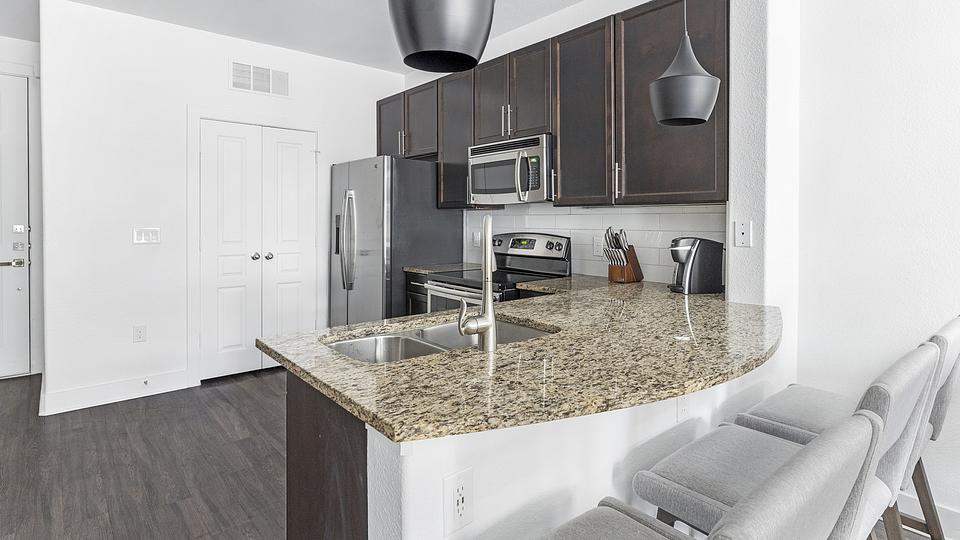 These photos are from another Landing in this building.