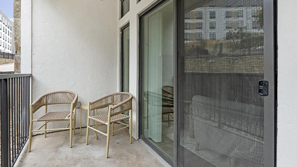 These photos are from another Landing in this building.