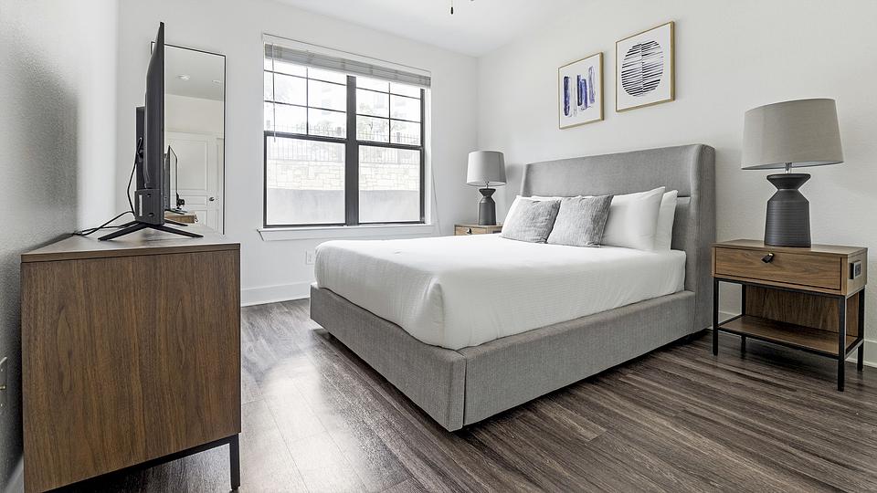 These photos are from another Landing in this building.