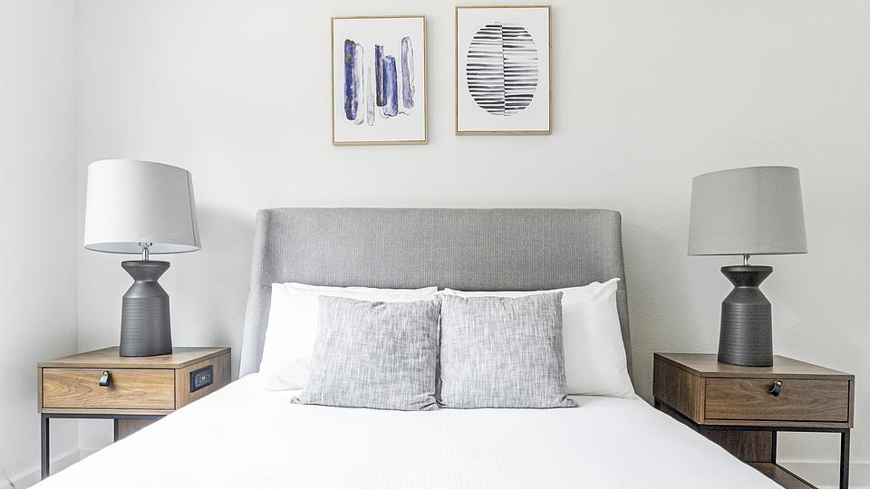 These photos are from another Landing in this building.