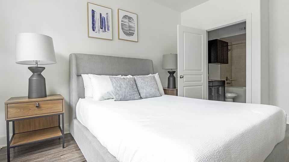 These photos are from another Landing in this building.