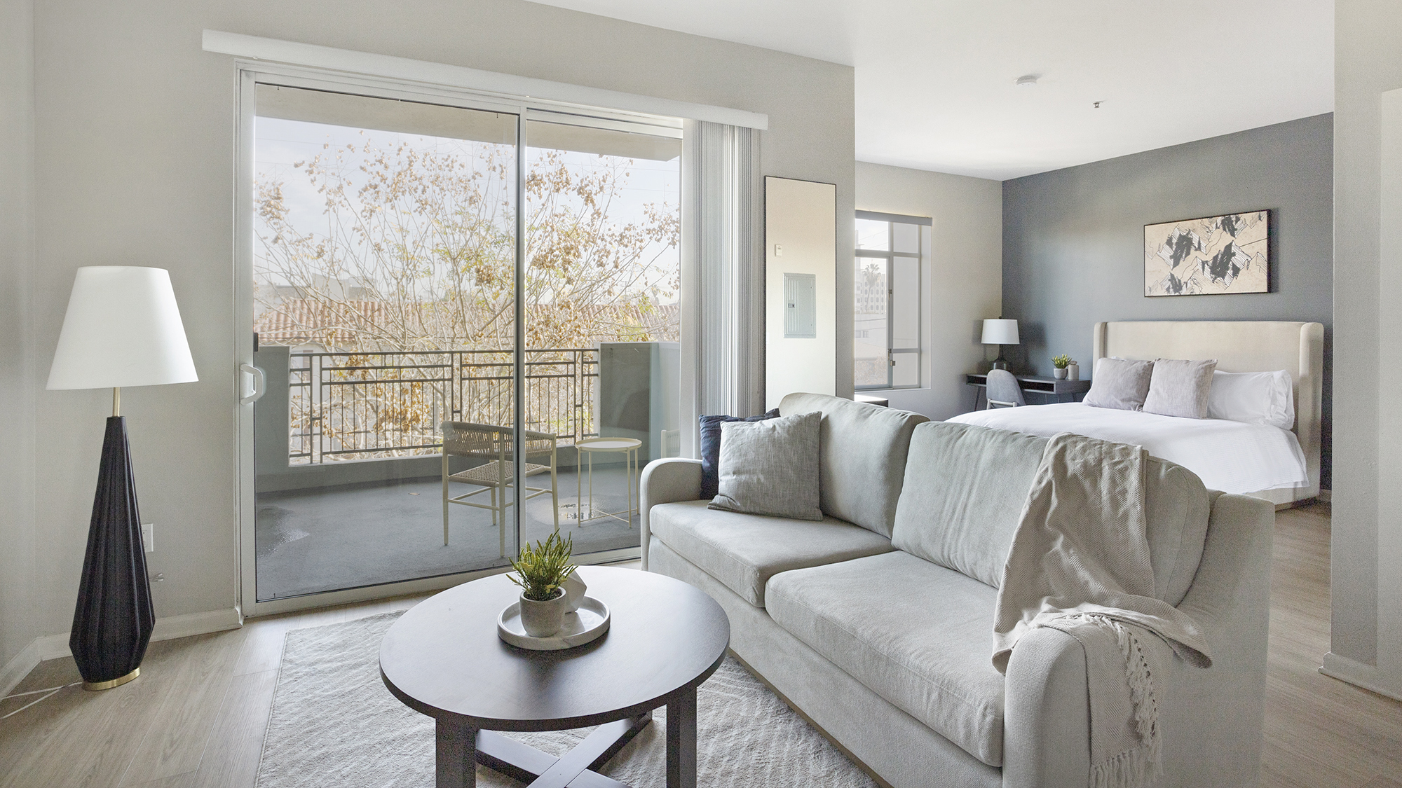 Rent Victor on Venice 001 318 in Los Angeles, CA Landing