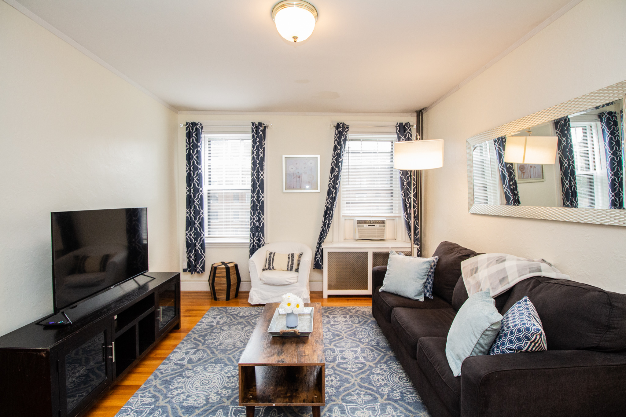 Rent Sunny Corner at Newton. 47 in Boston, MA Landing