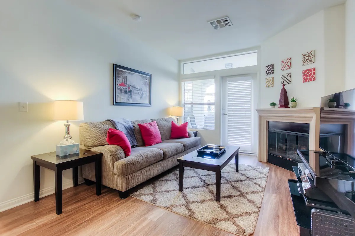 Rent The Glendon Westwood 3176 in Los Angeles, CA Landing