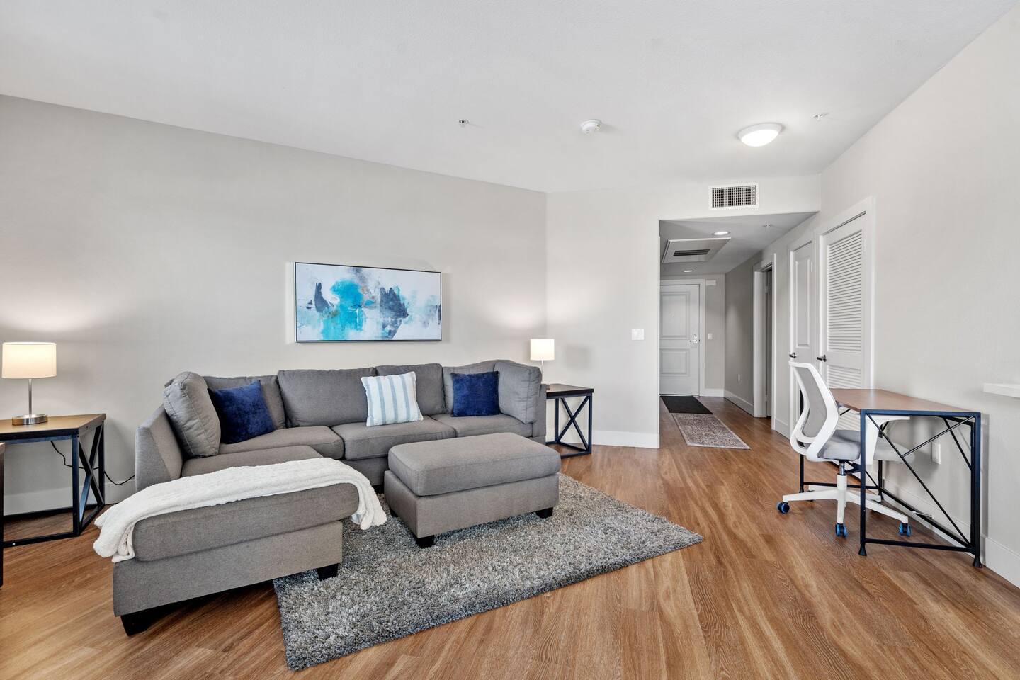 Rent The Glendon Westwood 3181 in Los Angeles, CA Landing
