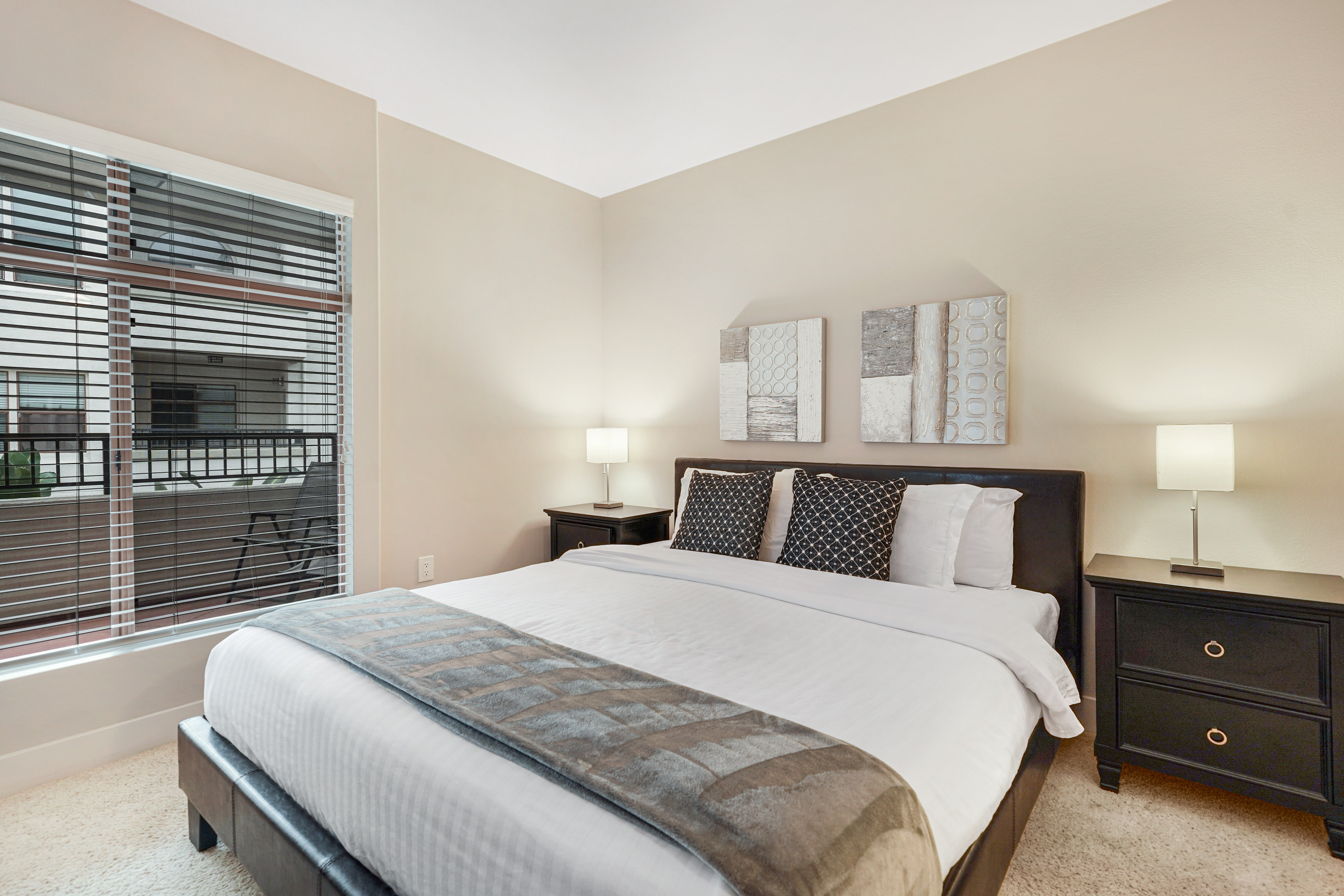 Rent The Glendon Westwood 4187 in Los Angeles, CA Landing