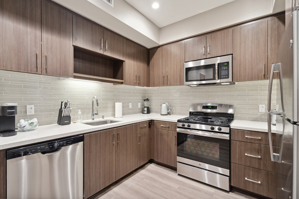 Rent WeHo 253 in Los Angeles, AK Landing