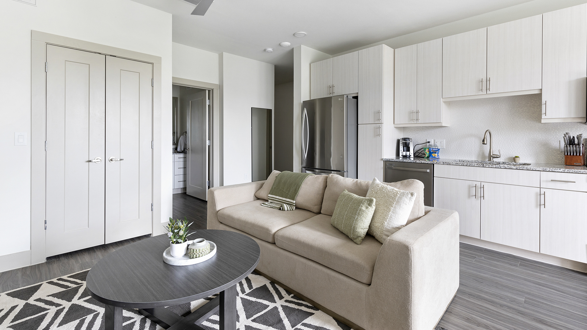 Rent Magnolia at West Lemmon 3309 in Dallas, TX Landing