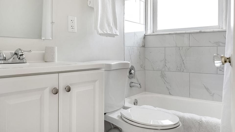 These photos are from another Landing in this building.