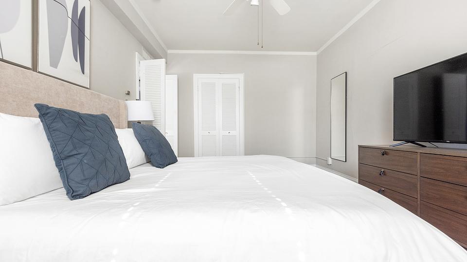 These photos are from another Landing in this building.