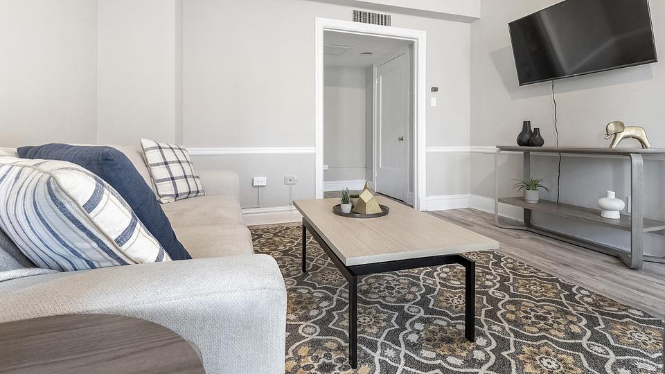 These photos are from another Landing in this building.