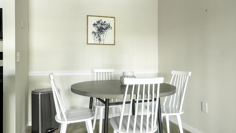 These photos are from another Landing in this building.