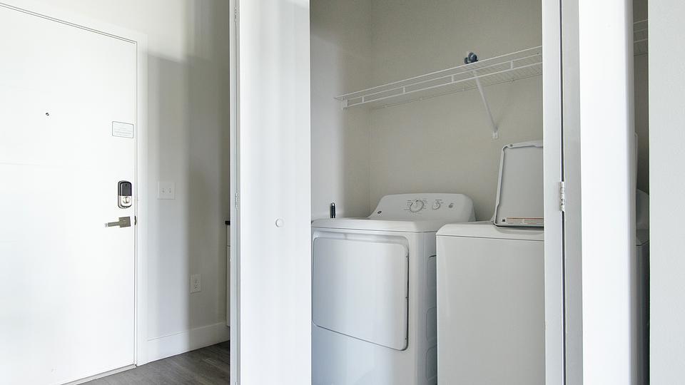 These photos are from another Landing in this building.