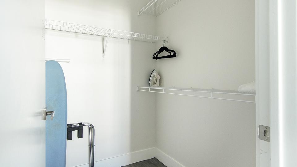 These photos are from another Landing in this building.