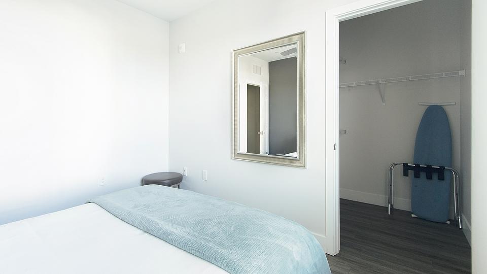 These photos are from another Landing in this building.