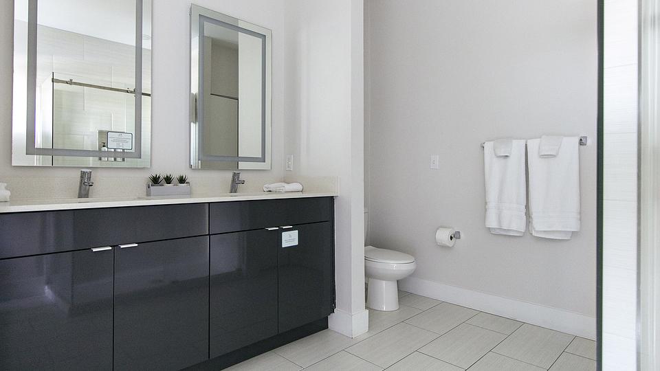 These photos are from another Landing in this building.