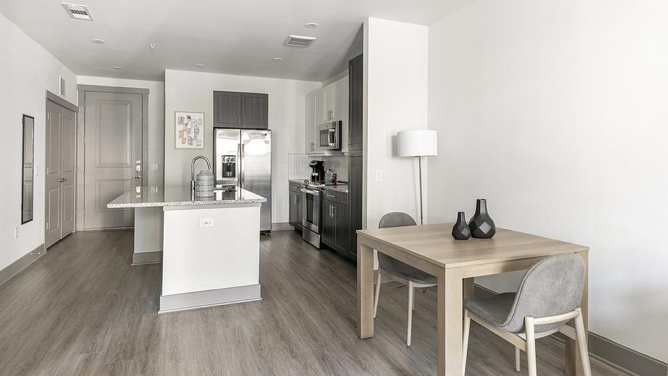 These photos are from another Landing in this building.