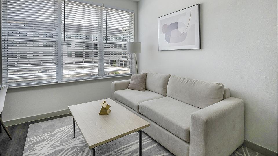 These photos are from another Landing in this building.