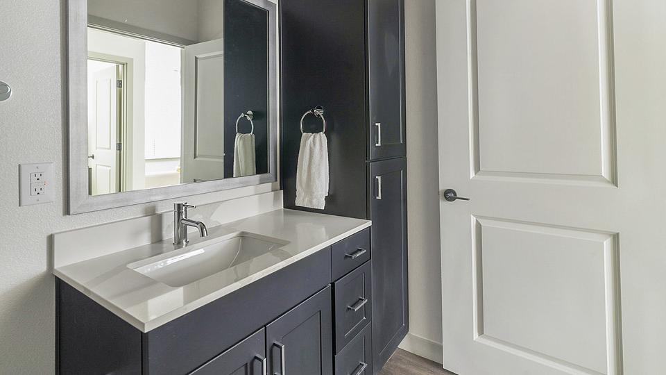 These photos are from another Landing in this building.