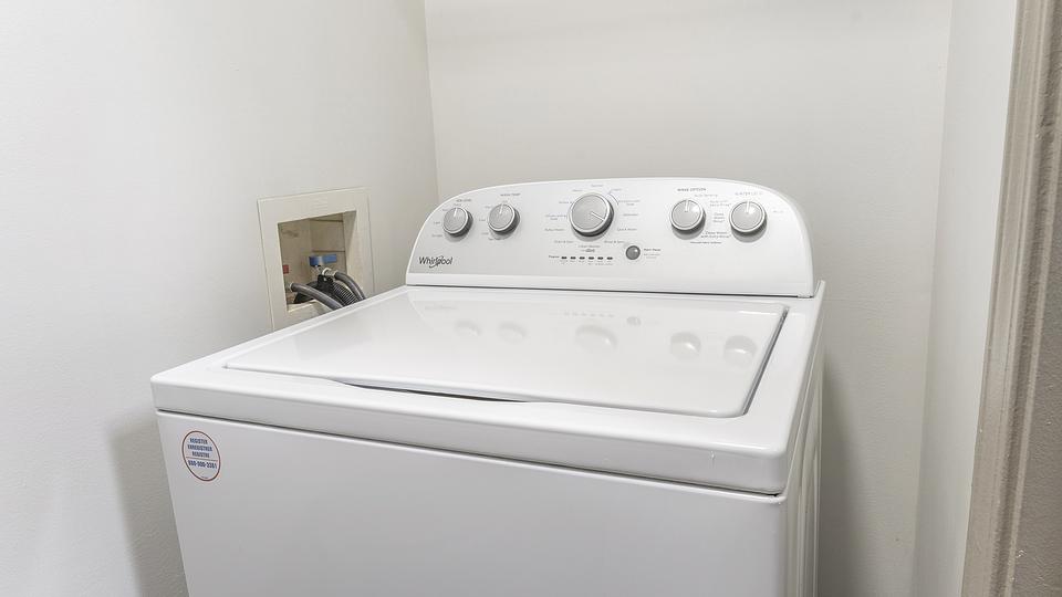 These photos are from another Landing in this building.