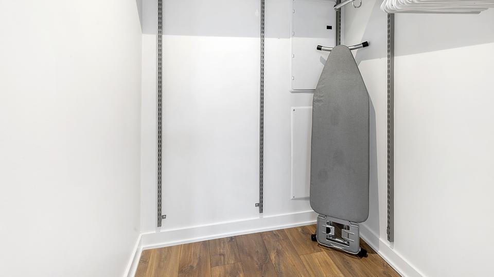 These photos are from another Landing in this building.