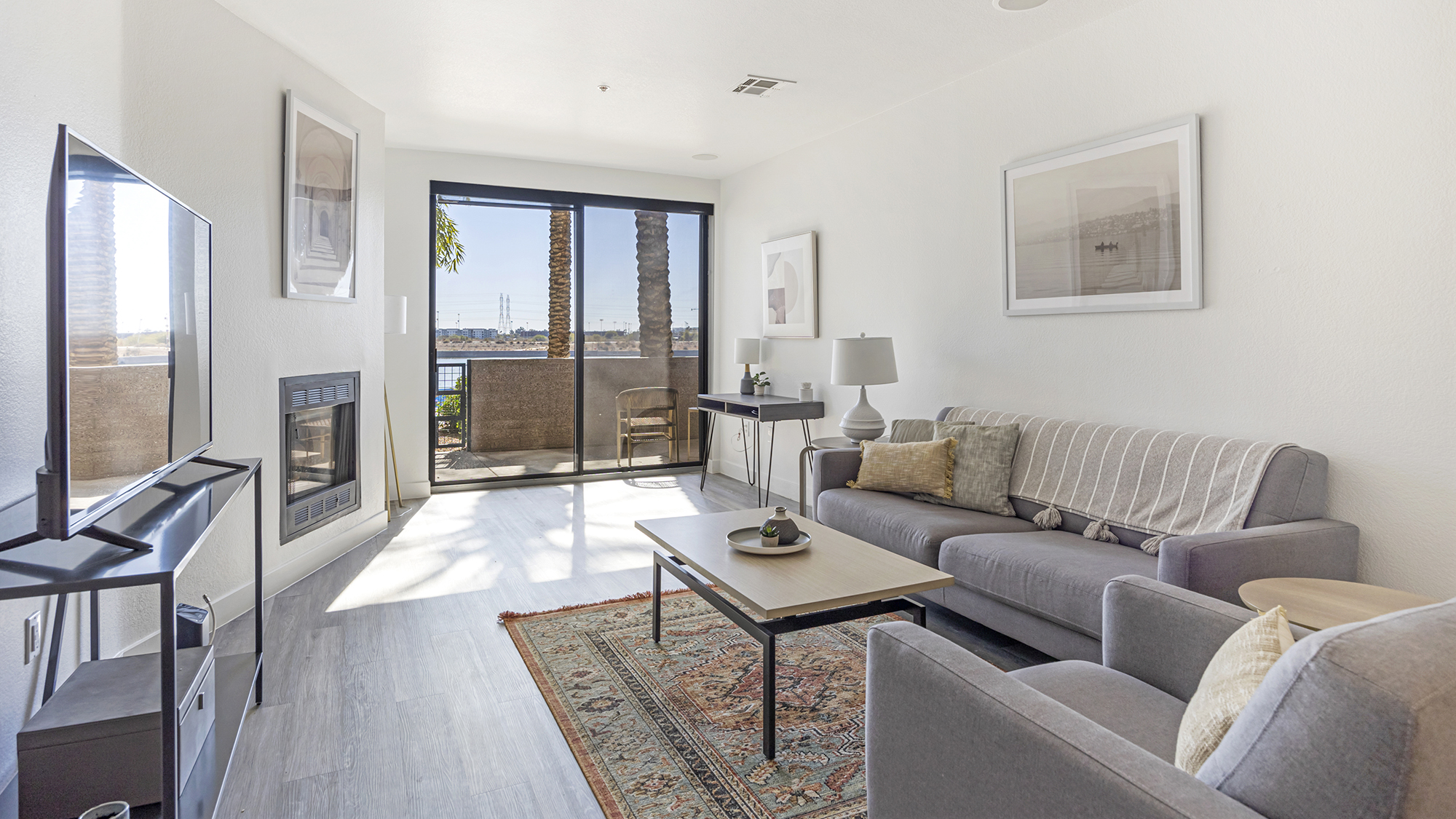 Stay at Ten01 On The Lake 3108 in Tempe, AZ | Landing