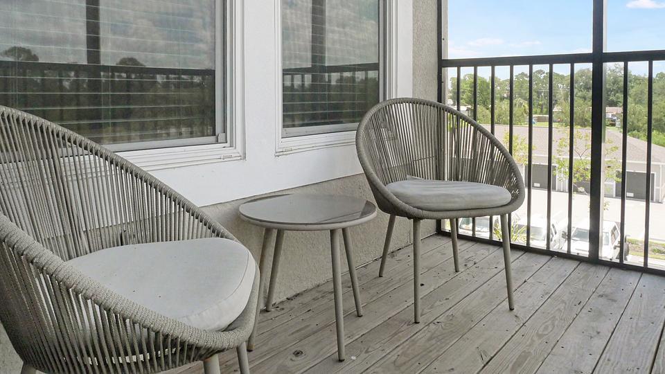 These photos are from another Landing in this building.