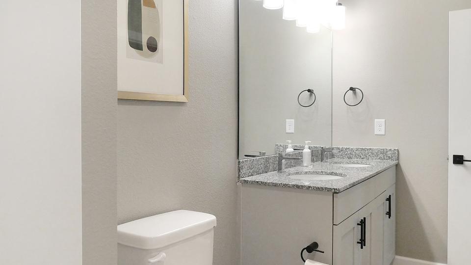 These photos are from another Landing in this building.