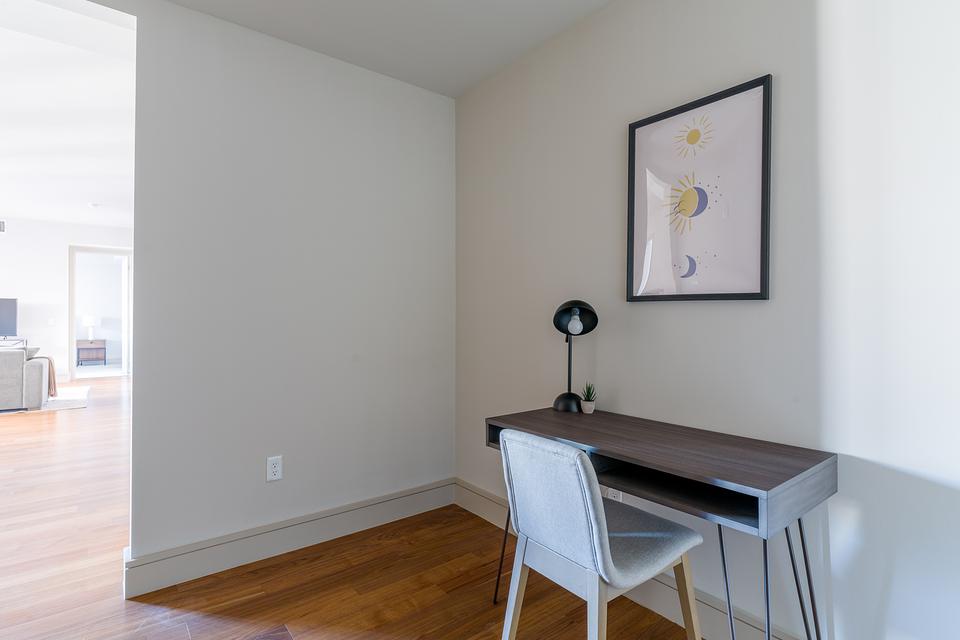 These photos are from another Landing in this building.