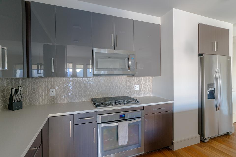 These photos are from another Landing in this building.