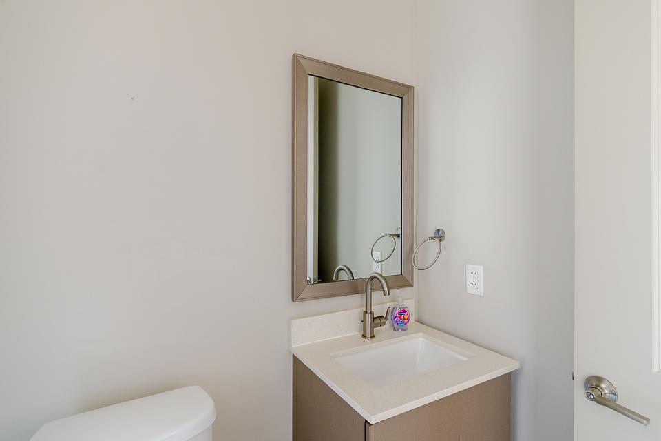 These photos are from another Landing in this building.