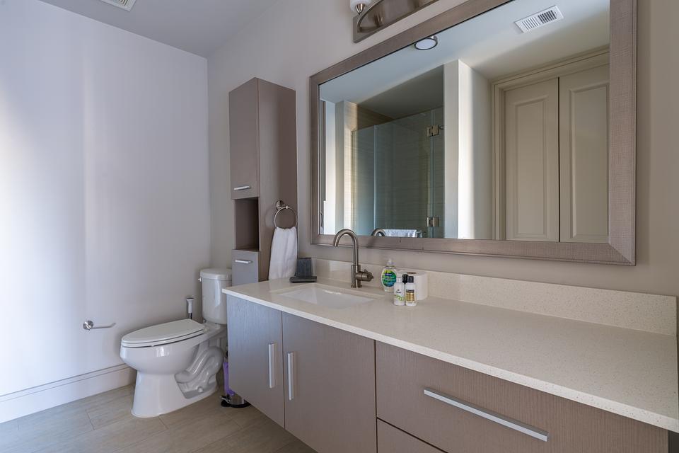 These photos are from another Landing in this building.