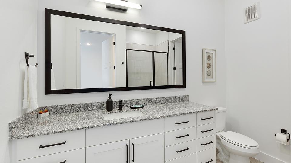 These photos are from another Landing in this building.