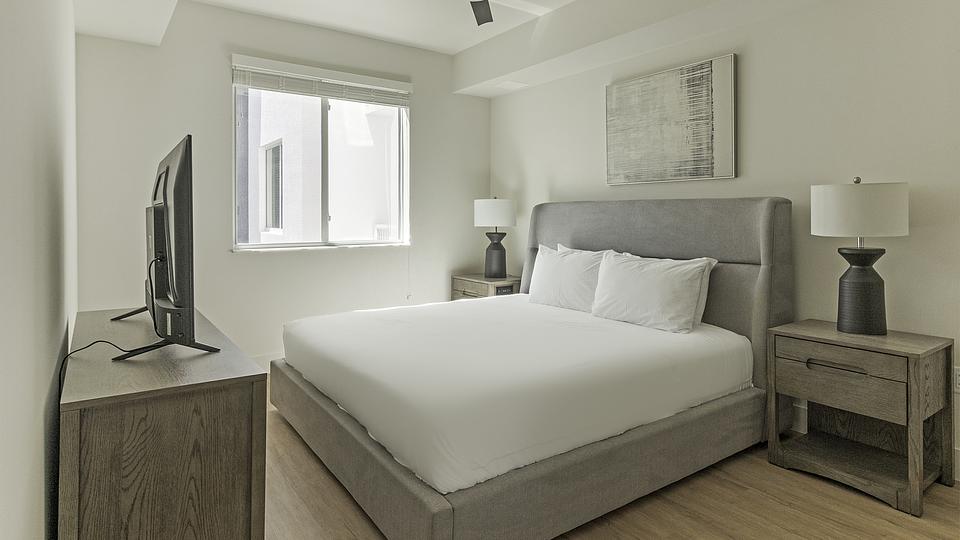 These photos are from another Landing in this building.