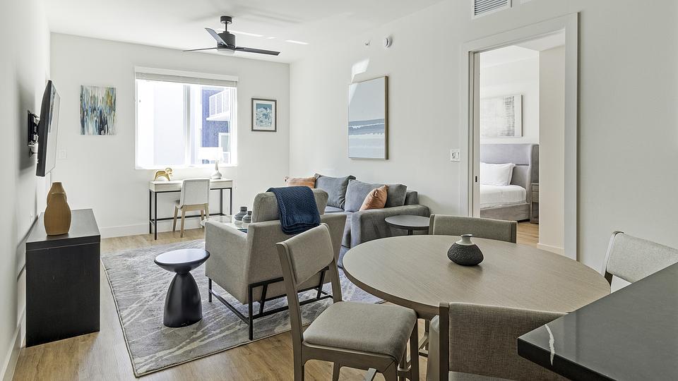 These photos are from another Landing in this building.