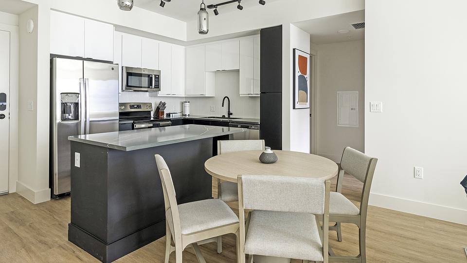 These photos are from another Landing in this building.