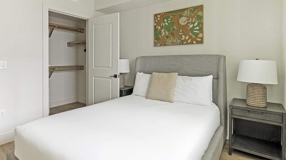 These photos are from another Landing in this building.