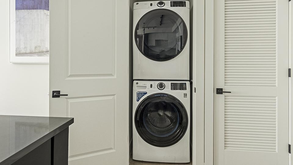 These photos are from another Landing in this building.