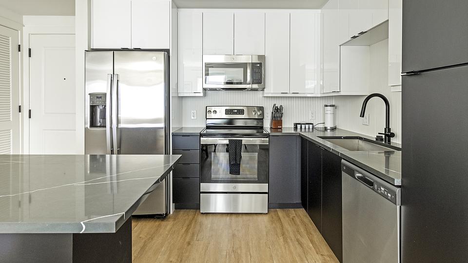 These photos are from another Landing in this building.